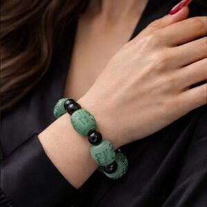 Vintage Tibetan Green Carved Bead Bracelet with Black Onyx Look Beads Adjustable